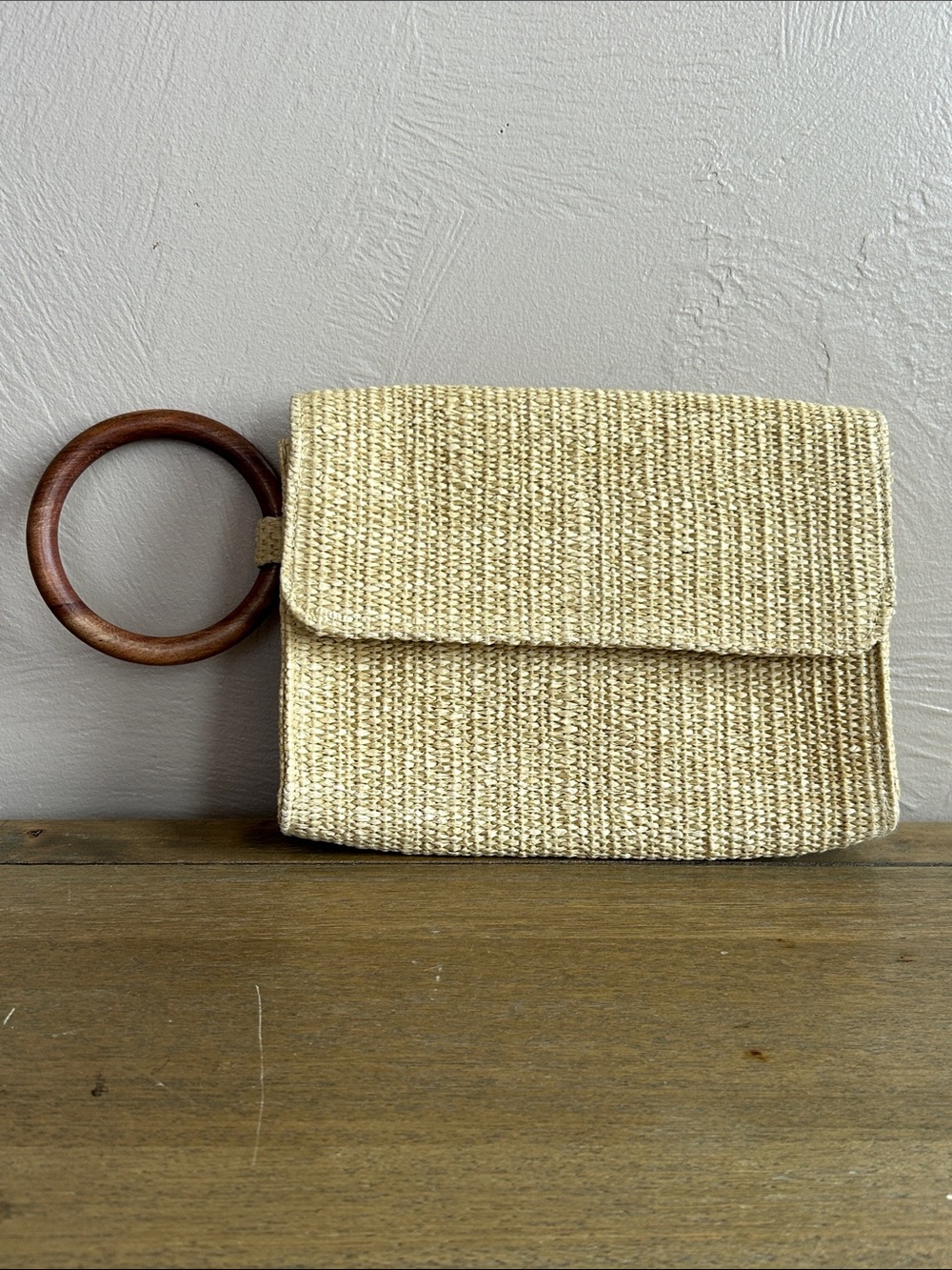 Unbranded Chic Straw Woven Clutch Wooden Ring Handle - Beige & Flap Closure.